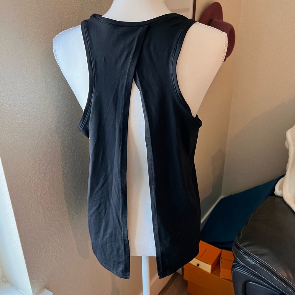 Womens Sports top, open flow back. Size Medium, brand new. Super soft